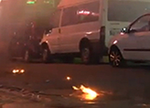 Polise Bomba Atarken Elinde Patladı