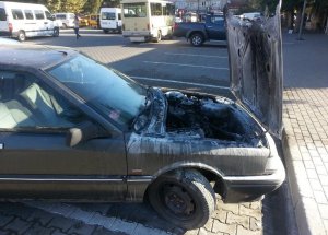 Otomobil Aniden Alev Aldı