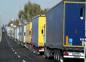 Doğubayazıt'ta 15 Km'lik TIR Kuyruğu!