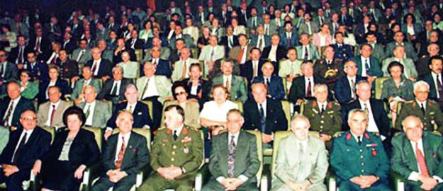 ‘Brifingleri Medya İstedi’