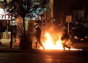 Yunan Hükümetine İstifa Çağrısı