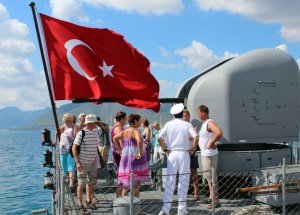 Türk Hücumbotu 'TCG Poyraz' Ziyarete Açıldı