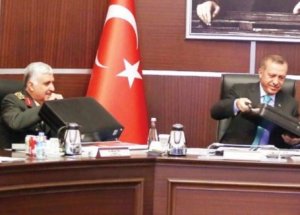 Erdoğan ve Özel Çantaları Karıştırınca