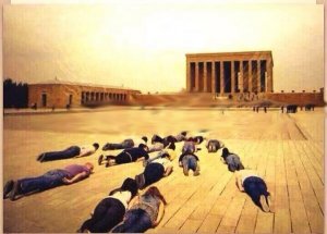 Anıtkabir'de  Yatan Adam Eylemi