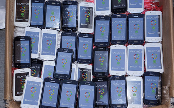 2 Kamyon Dolusu Cep Telefonu Yakalandı