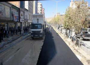 Yüksekova’da Yol Çalışmaları Sürüyor