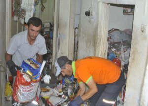 Mersin'de Çöp Ev