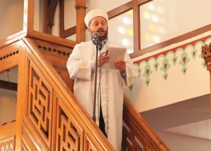 İmamlar, Cuma Hutbesini Tabletten Okudu