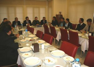 Adaylara Eşit Mesafedeyiz