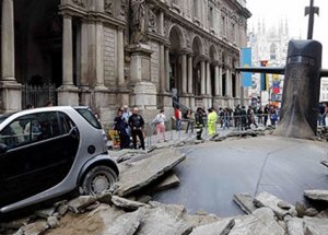 Şehrin Ortasından Denizaltı Fırladı