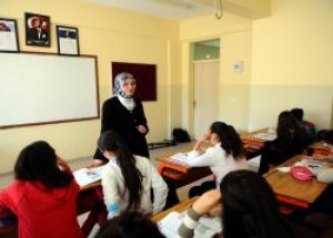 Başörtülü İlk Ders