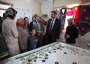Vali Güvenç, El Sanatları Sergisini Açtı