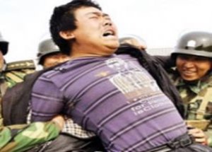 Çin Doğu Türkistan'da Katliam Yapıyor