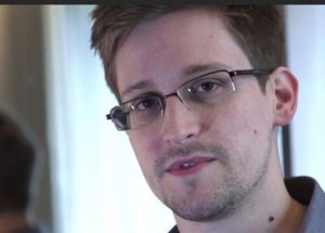 Snowden'in babası Rusya'da