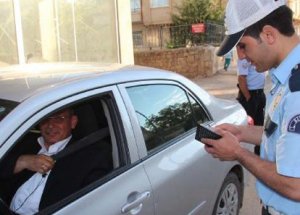 Muhabir Sahte Polis Oldu, Vatandaş Oyuna Geldi!