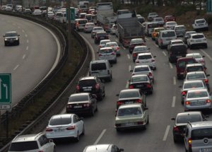 Bolu'da 10 Kilometrelik Araç Kuyruğu