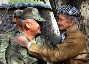 Hakkari'de Mehmetçik-Halk Kardeşliği Düşman Çatlattı