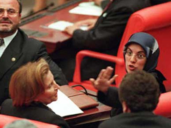 Hükümetten Merve Kavakçı Mesaisi
