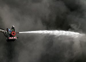 Erzurum'da Ahşap Ev Yanarak Kül Oldu