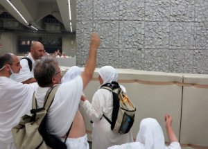 Hacı Adayları Şeytan Taşladı