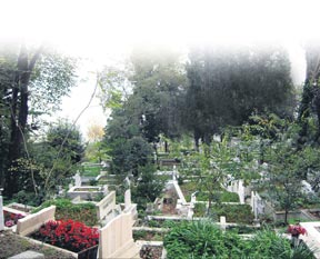 Mezarlar Da Özelleşiyor