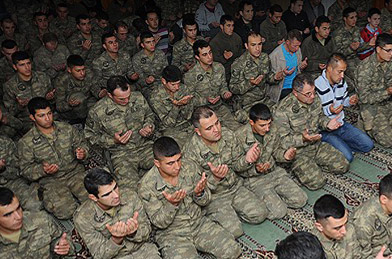 Hudut Kartalları Bayram Namazı Kıldı