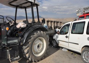 Suşehri'nde Trafik Kazası: 6 Yaralı