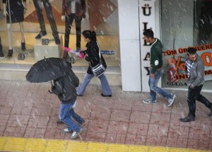 Van’da Şiddetli Dolu Yağışı