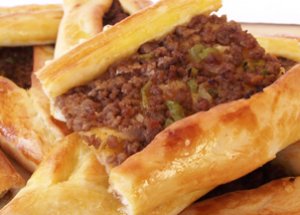 Evde Kıymalı Pide Nasıl Yapılır?
