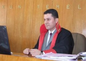 Hakim ve Savcı Olmak İçin Yaş Sınırı Kaç?