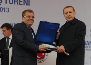 Başbakan Erdoğan’dan ATO’ya Plaket