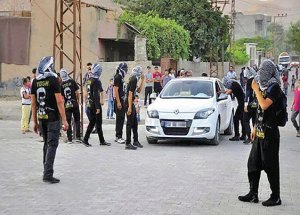 Terör Örgütü Yandaşları İki Polisi Yaraladı
