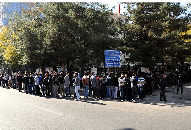 Askere Gitmek İçin Adeta Akın Etti
