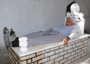 Kendini Ölüme Hazırlıyor!