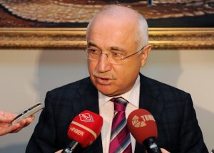 Cemil Çiçek'ten Pantolon Açıklaması