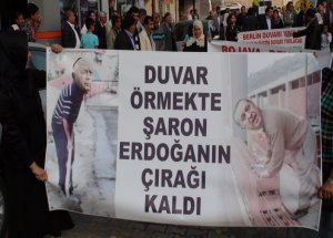 Dört Dilde Duvar Protestosu