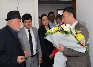 Tedavi Gördüğü Hastaneye Oda Yaptırdı