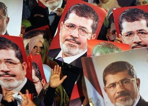 Mursi'nin oğlu: Babamı Mübarek Yargılıyor