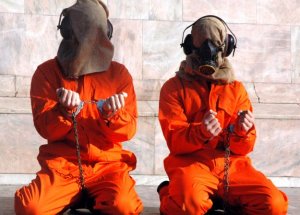 Doktor ve Hemşireler İşkenceye Ortak Oluyor