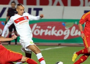 Kayseri'nin 'Sefa'sını Emrah Bitirdi!