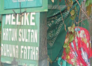 Melike Hatun Türbesi Perişan