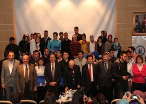Bayburt Üniversitesi Başarılı Öğrencilerini Ödüllendirdi