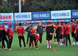 Galatasaray'da Fenerbahçe Maçı Hazırlıları Sürüyor