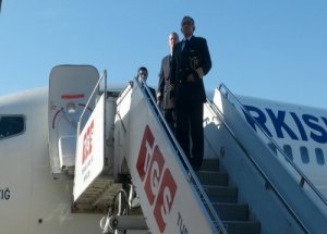 Atatürk, havalimanında saygı ile anıldı