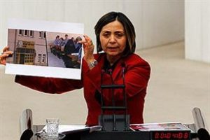 CHP’li vekilden başörtüsü takiyyesi