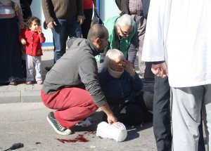 Çarptığı Yaşlı Kadının Başından Ayrılmadı