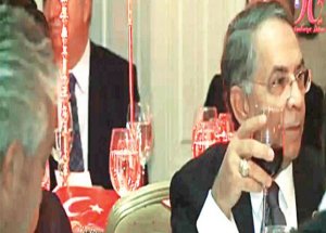 Bayrağı İçkiye Meze Yaptılar