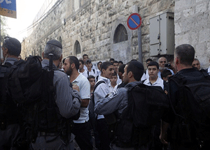Yahudi yerleşimciler Mescid-i Aksa'ya girdi
