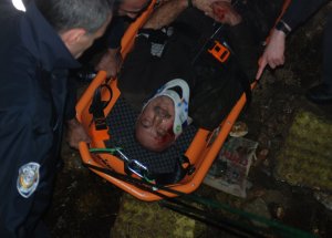 Polis Ekiplerini Görünce Kendini Dereye Attı