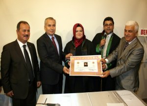 Başörtüsüyle Yemin Edip Avukat Oldu
